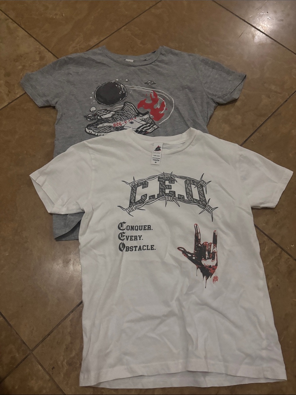 Blank NYC White Cotton Graphic Tee with Black and Red Print - SNKRTEE